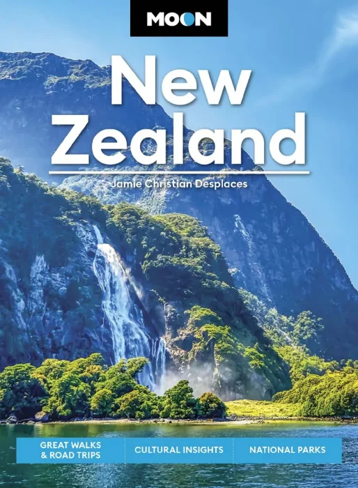 Moon New Zealand: Great Walks & Road Trips&#44; Cultural Insights&#44; National Parks (Moon Asia & Pacific Travel Guide)&#44; 3rd Edition