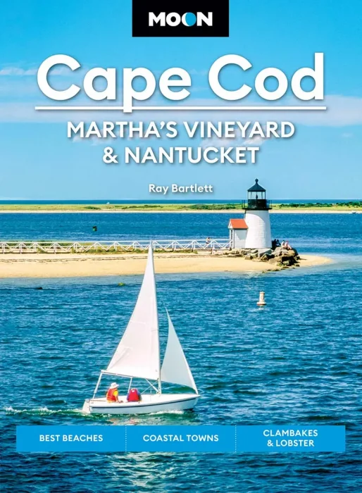 Moon Cape Cod&#44; Martha's Vineyard & Nantucket: Best Beaches&#44; Coastal Towns&#44; Clambakes & Lobster&#44; 7th Edition